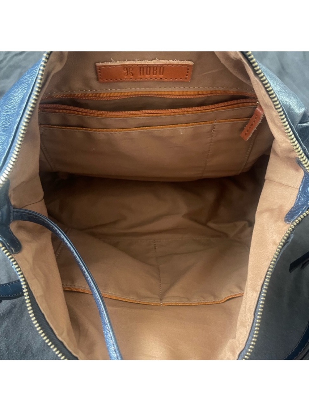 Hobo Sheila Medium Crossbody/Satchel ๐ - Picture 4 of 4